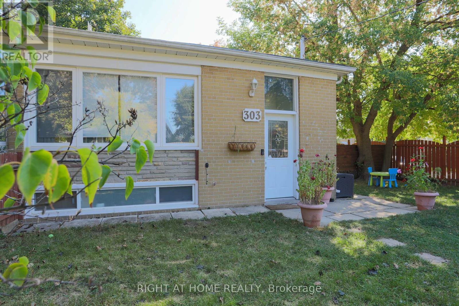 303 Blue Grass Boulevard, Richmond Hill (Crosby), Ontario  L4C 3H3 - Photo 41 - N12413156