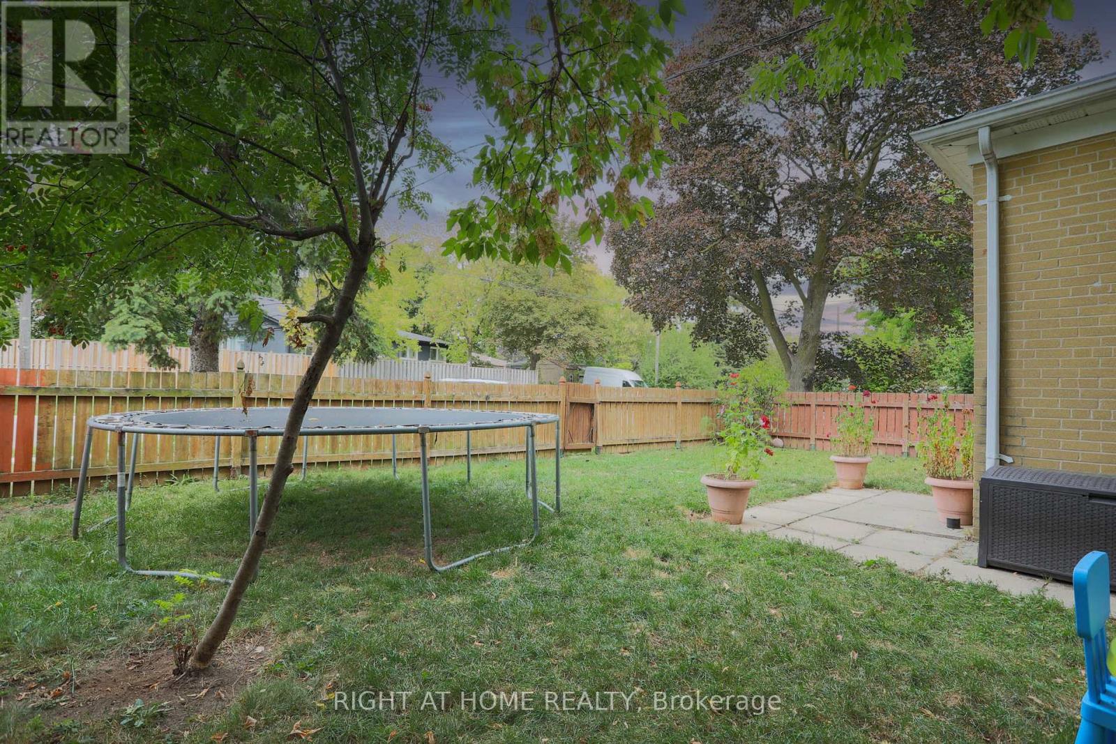 303 Blue Grass Boulevard, Richmond Hill (Crosby), Ontario  L4C 3H3 - Photo 44 - N12413156