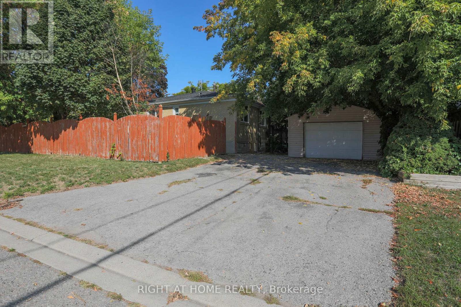 303 Blue Grass Boulevard, Richmond Hill (Crosby), Ontario  L4C 3H3 - Photo 45 - N12413156