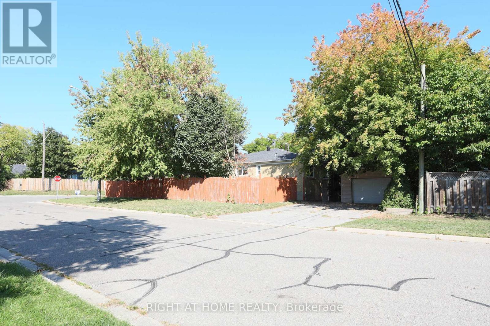 303 Blue Grass Boulevard, Richmond Hill (Crosby), Ontario  L4C 3H3 - Photo 46 - N12413156