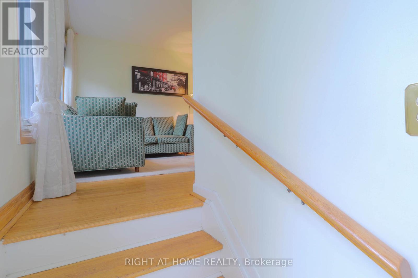 303 Blue Grass Boulevard, Richmond Hill (Crosby), Ontario  L4C 3H3 - Photo 6 - N12413156