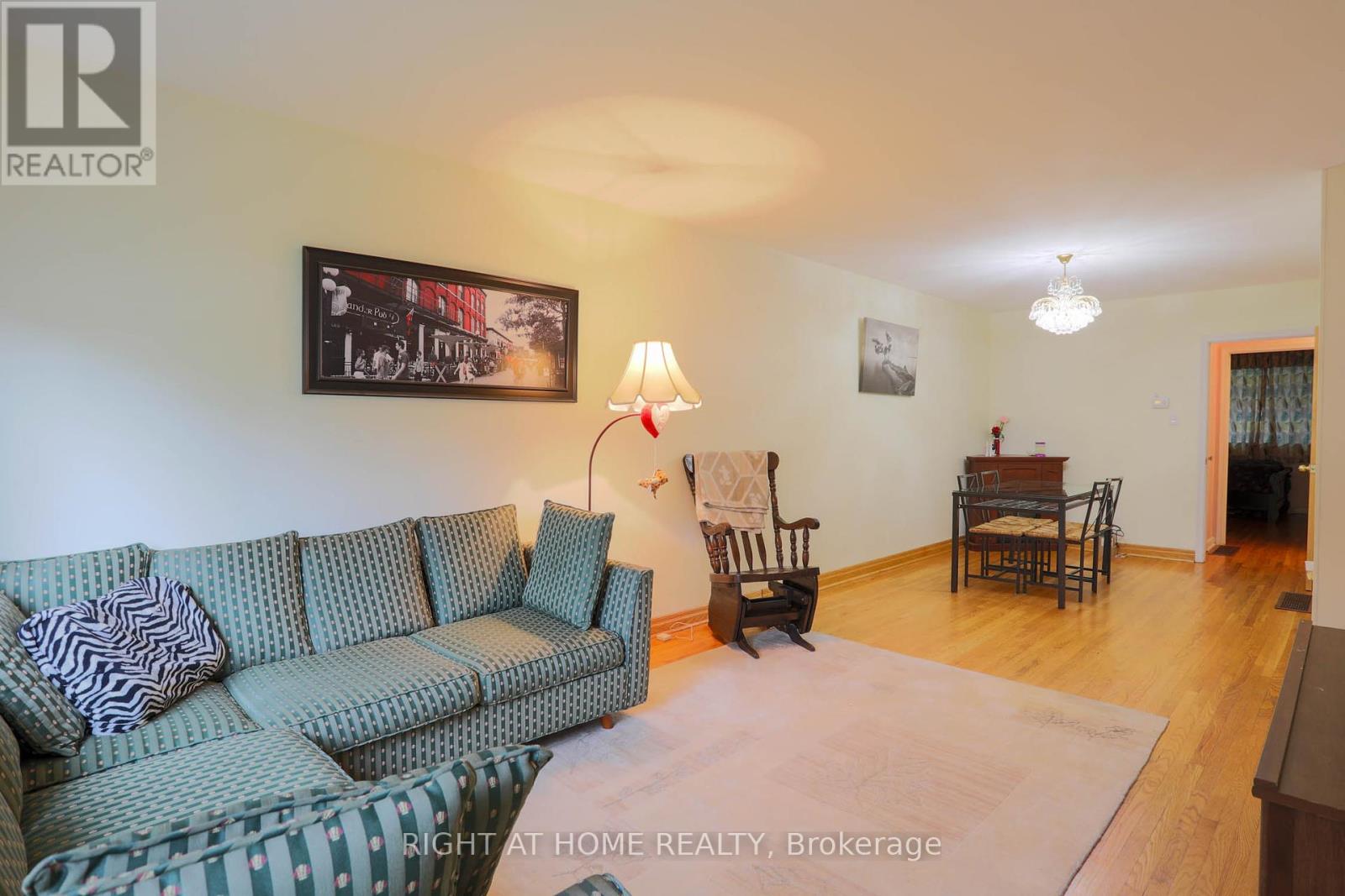 303 Blue Grass Boulevard, Richmond Hill (Crosby), Ontario  L4C 3H3 - Photo 8 - N12413156