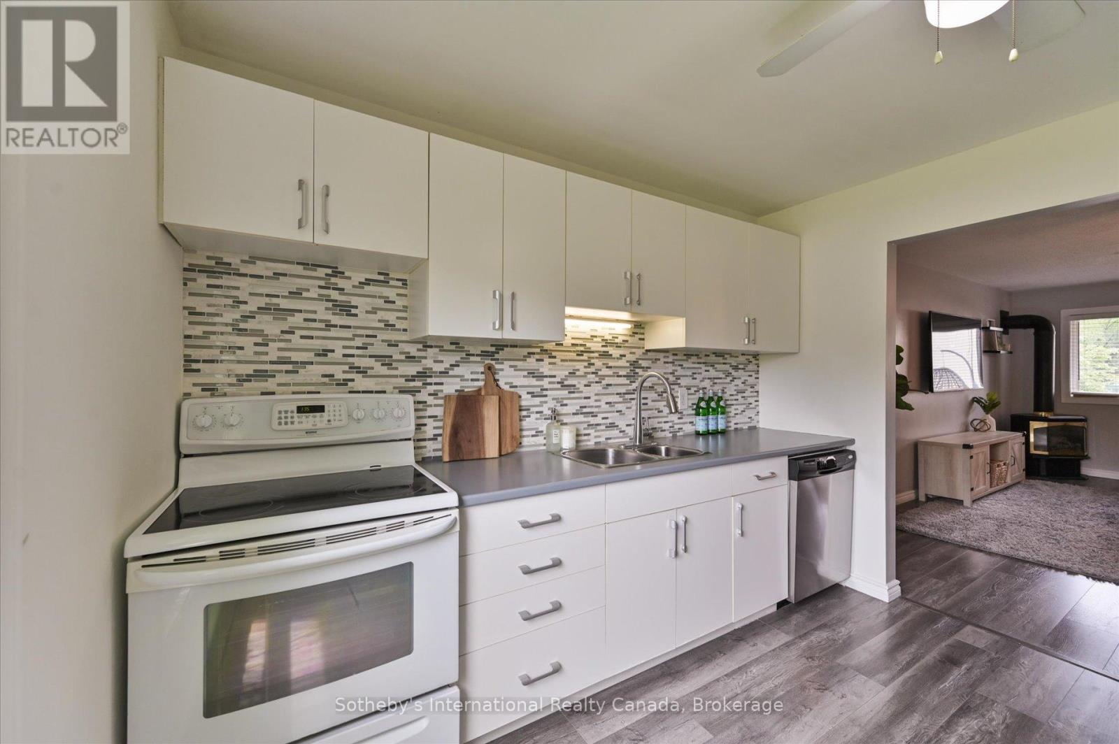 217 Kingham Road, Halton Hills, Ontario  L7J 2T3 - Photo 11 - W12413214