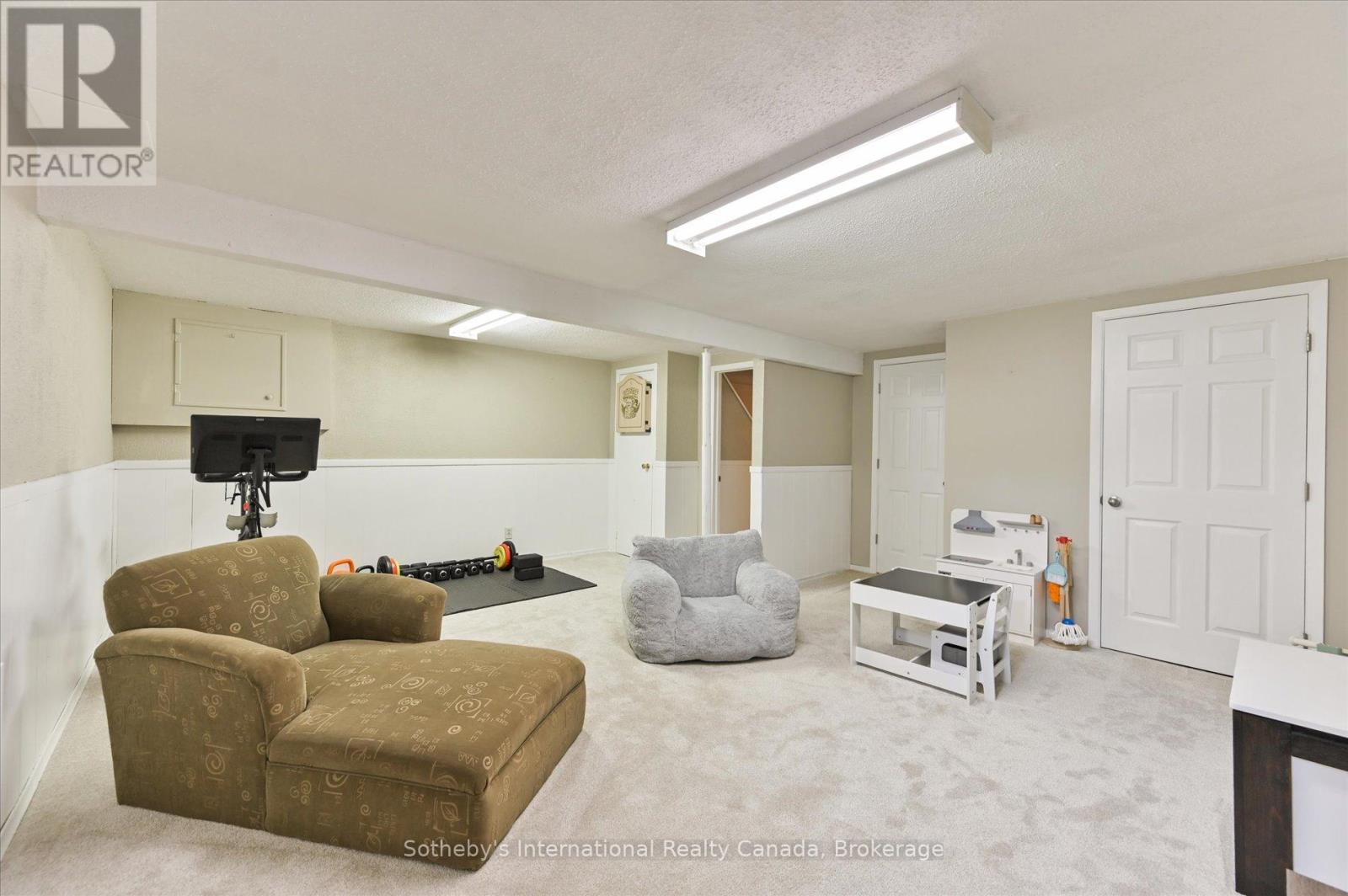 217 Kingham Road, Halton Hills, Ontario  L7J 2T3 - Photo 35 - W12413214