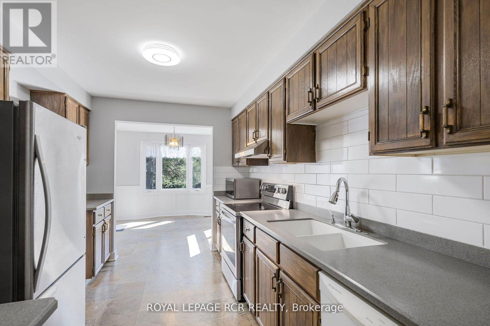 80 Woodside Drive, Orillia, Ontario  L3V 7N9 - Photo 6 - S12413082