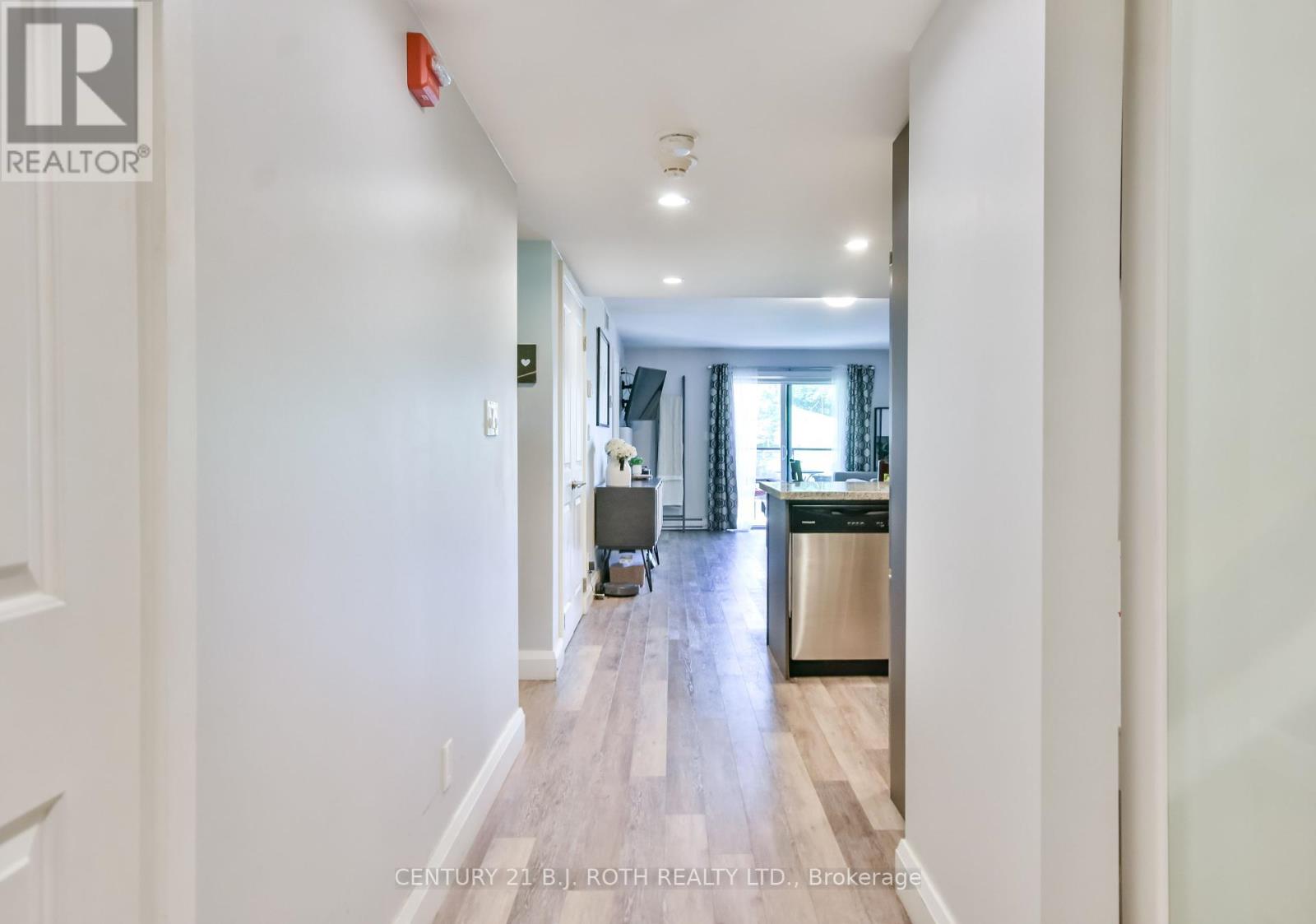 406 - 80 Horseshoe Boulevard, Oro-Medonte (Horseshoe Valley), Ontario  L4M 4Y8 - Photo 4 - S12413134
