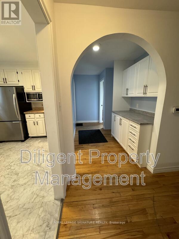 805 Morphet Avenue, Peterborough South (West), Ontario  K9J 2X7 - Photo 5 - X12346322