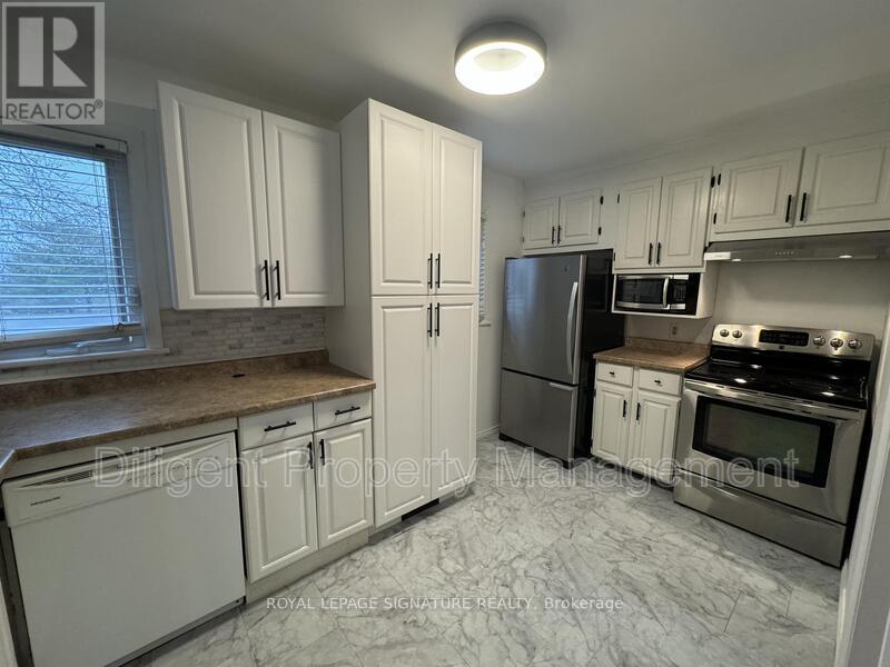 805 Morphet Avenue, Peterborough South (West), Ontario  K9J 2X7 - Photo 3 - X12346322