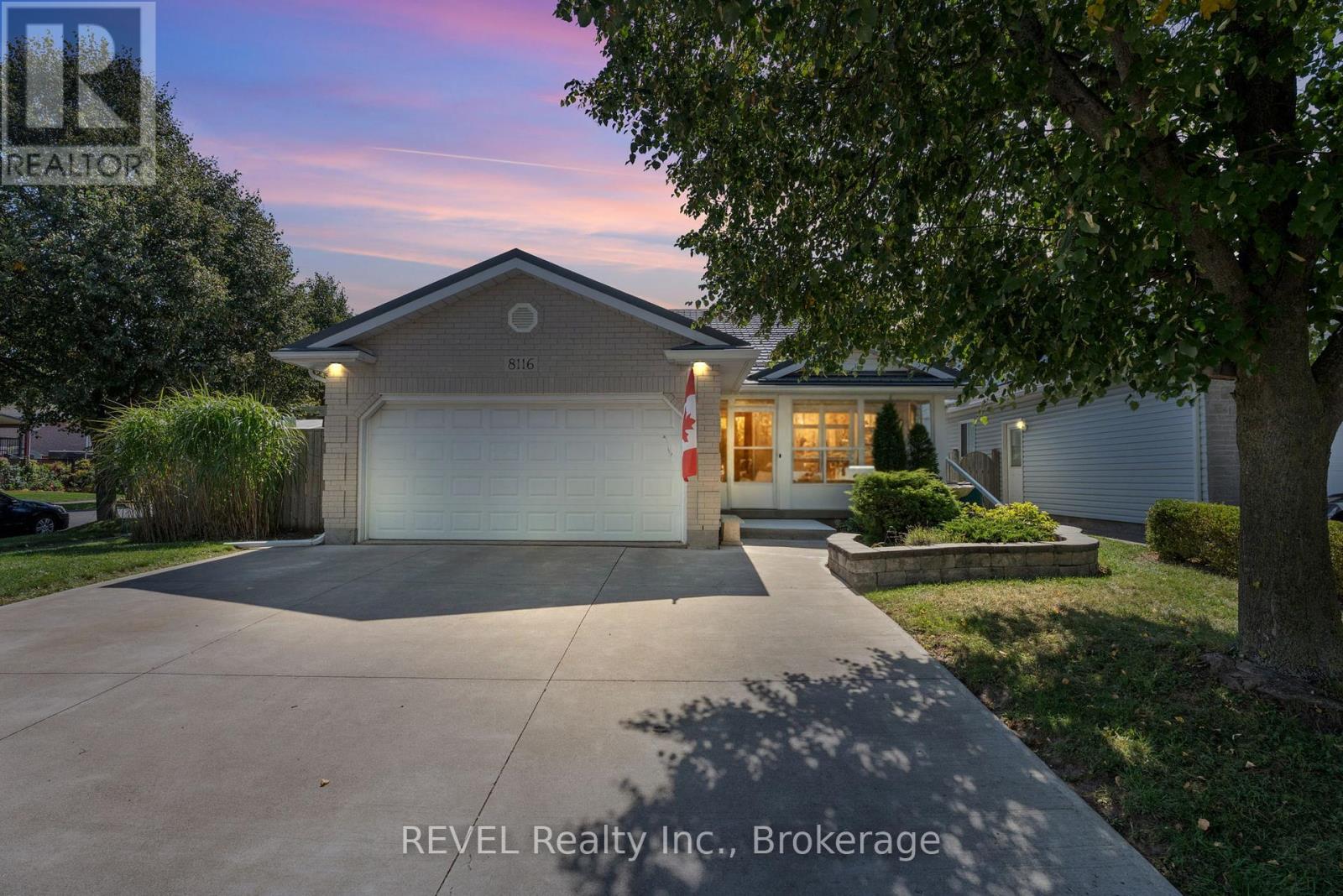 8116 WOODSVIEW CRESCENT, Niagara Falls, Ontario