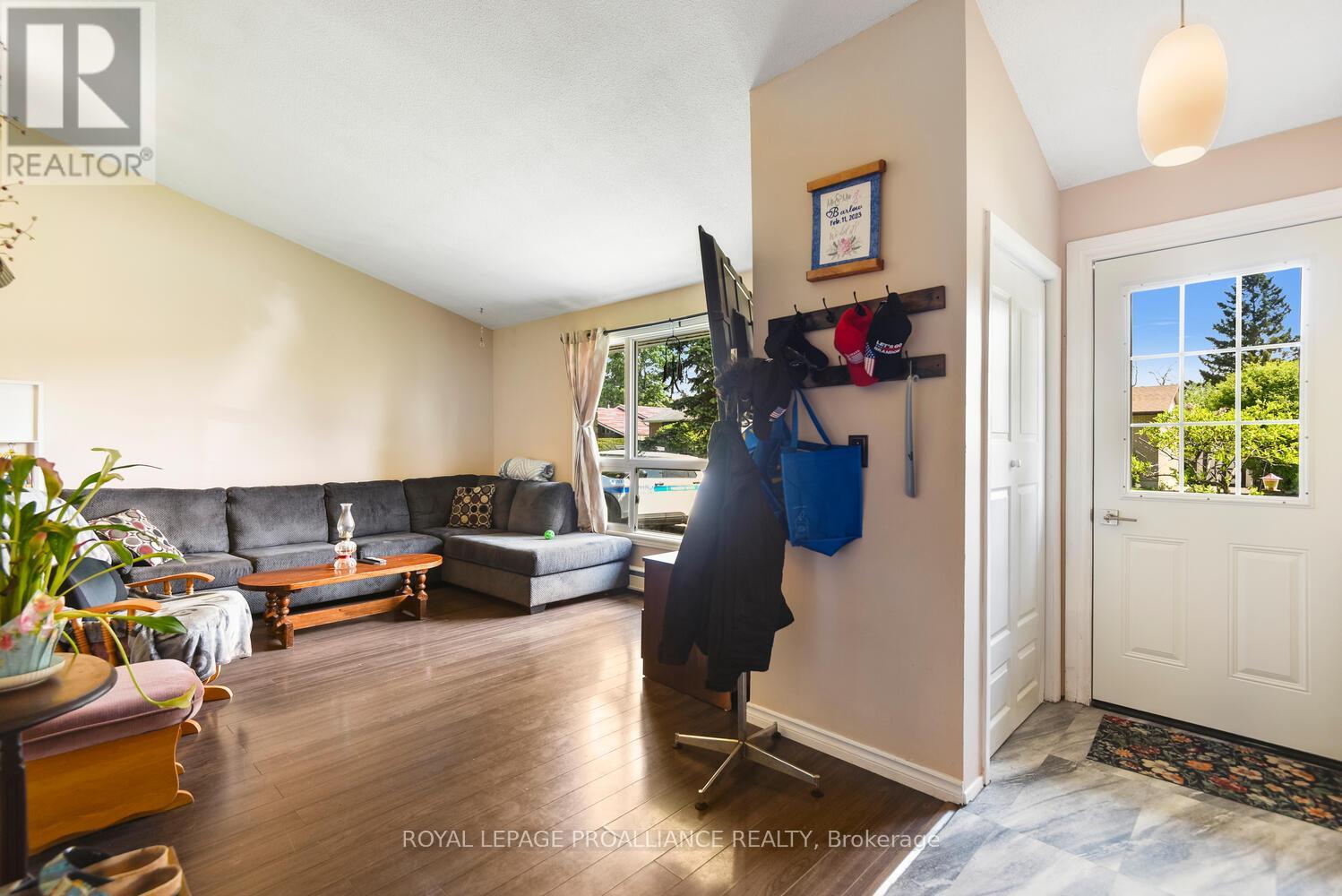 18 Convay Crescent, Brockville, Ontario  K6V 5A1 - Photo 5 - X12410056