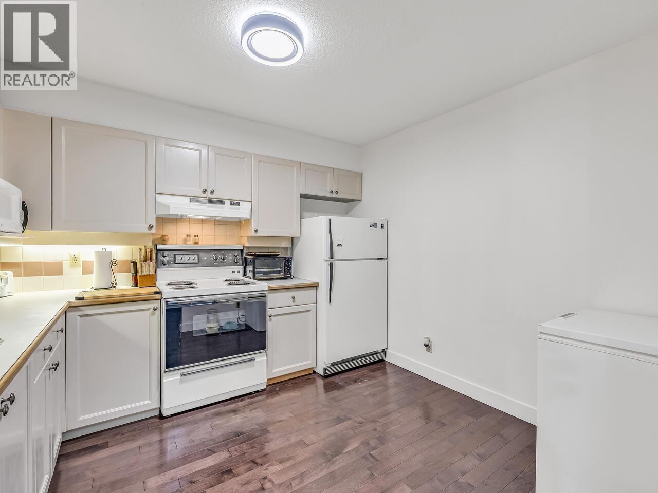 204 6735 Station Hill Court, Burnaby, British Columbia  V3N 4W5 - Photo 9 - R3049655