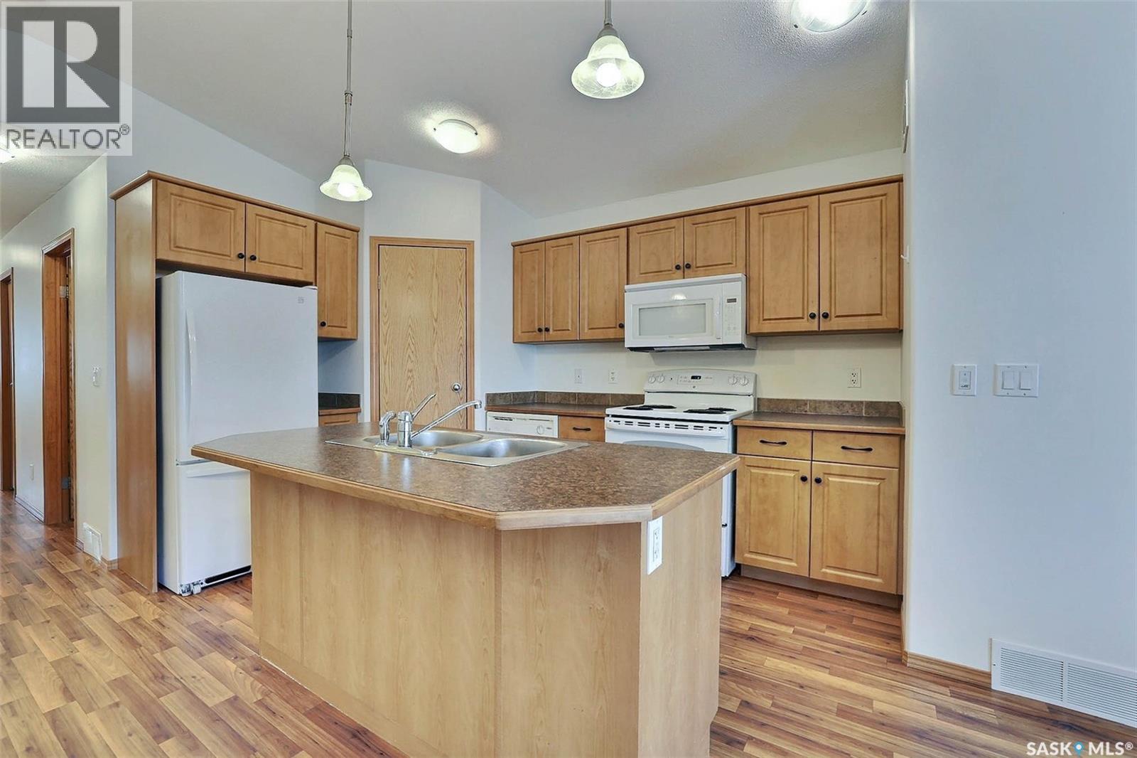 348 Robinson Street, Regina, Saskatchewan  S4R 3R2 - Photo 7 - SK018690