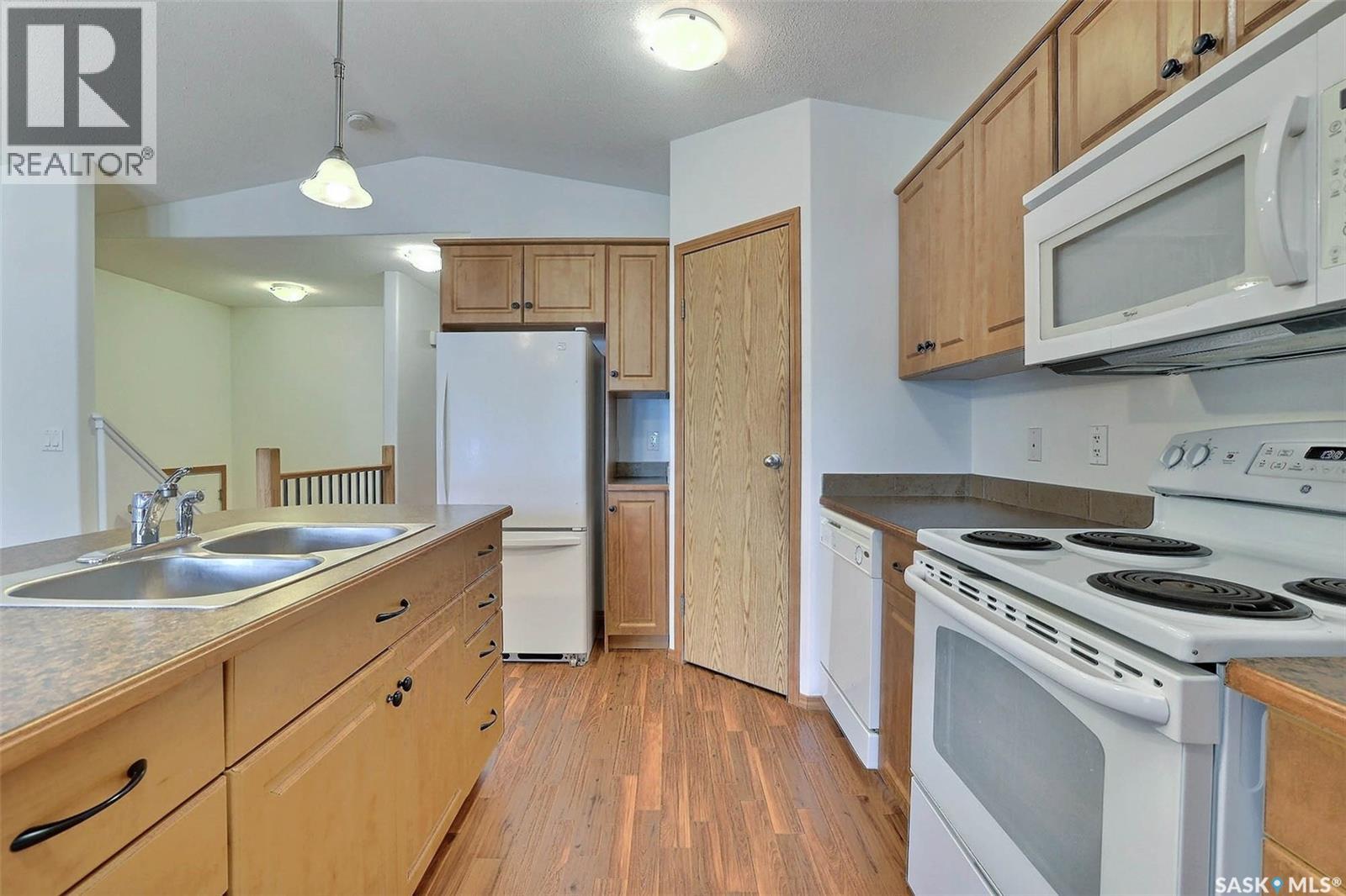 348 Robinson Street, Regina, Saskatchewan  S4R 3R2 - Photo 9 - SK018690