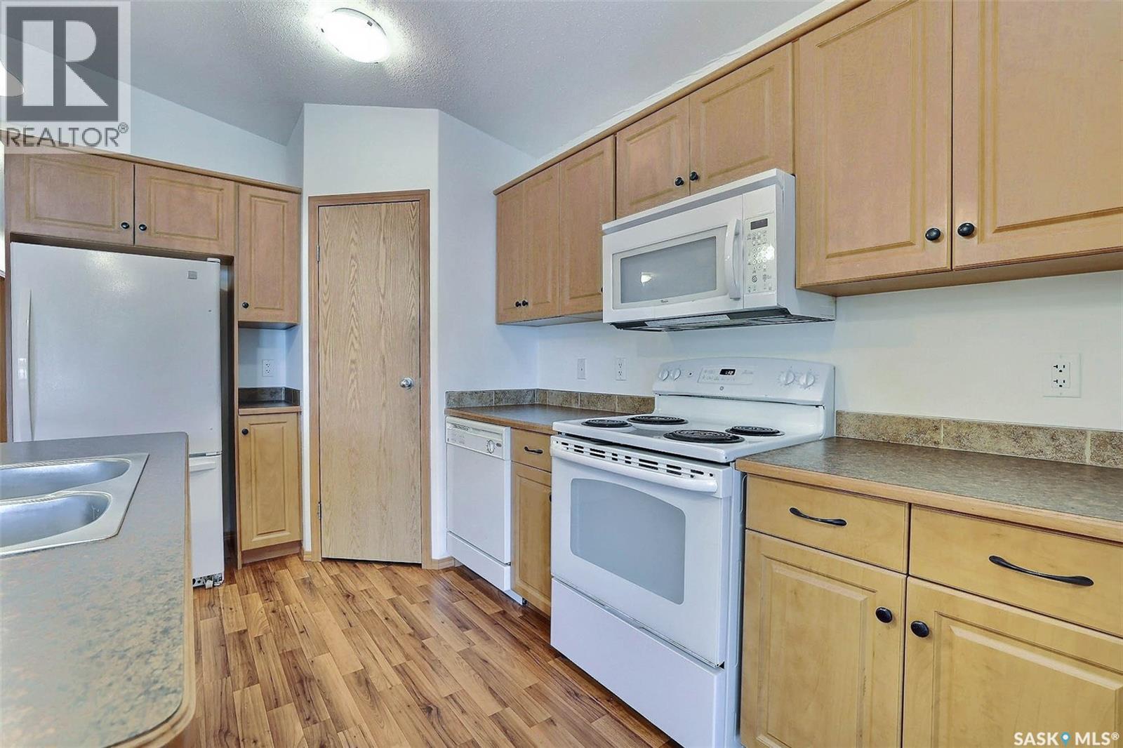 348 Robinson Street, Regina, Saskatchewan  S4R 3R2 - Photo 8 - SK018690