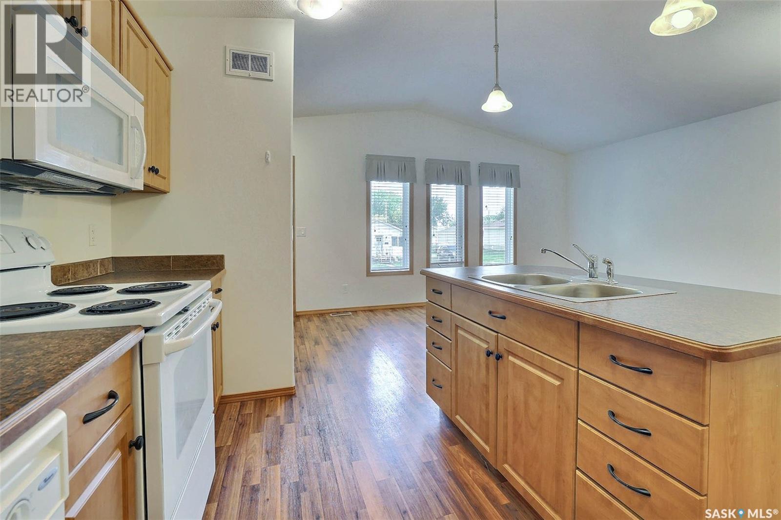 348 Robinson Street, Regina, Saskatchewan  S4R 3R2 - Photo 10 - SK018690