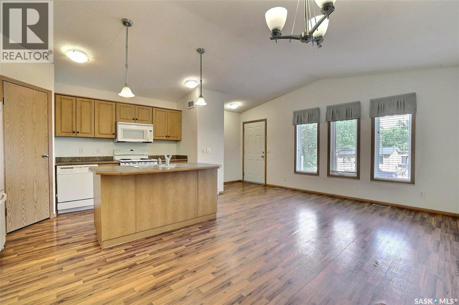 348 Robinson Street, Regina, Saskatchewan  S4R 3R2 - Photo 11 - SK018690