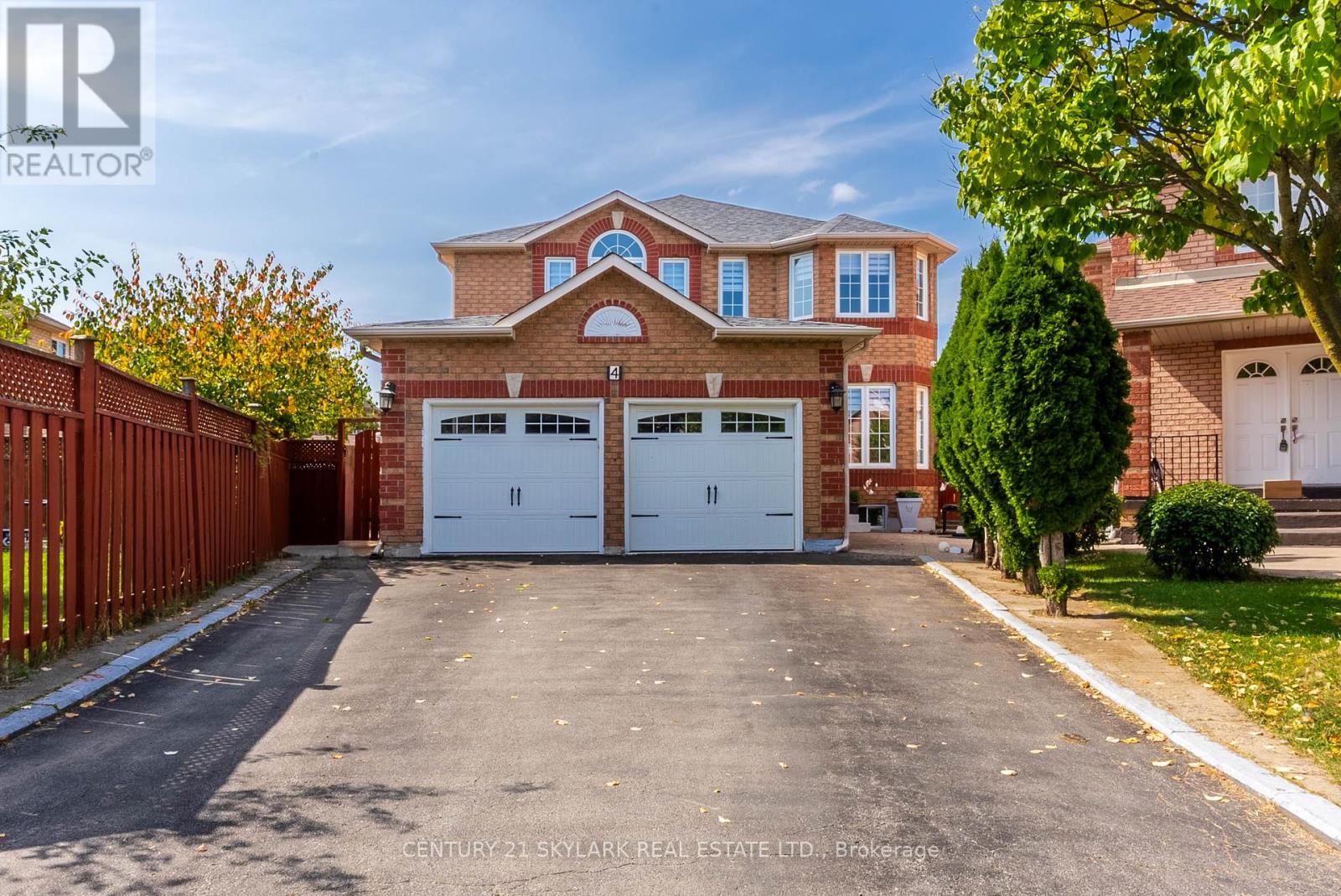 4 Moonstone Court, Brampton (Fletcher's Creek South), Ontario  L6Y 4Z8 - Photo 1 - W12413061