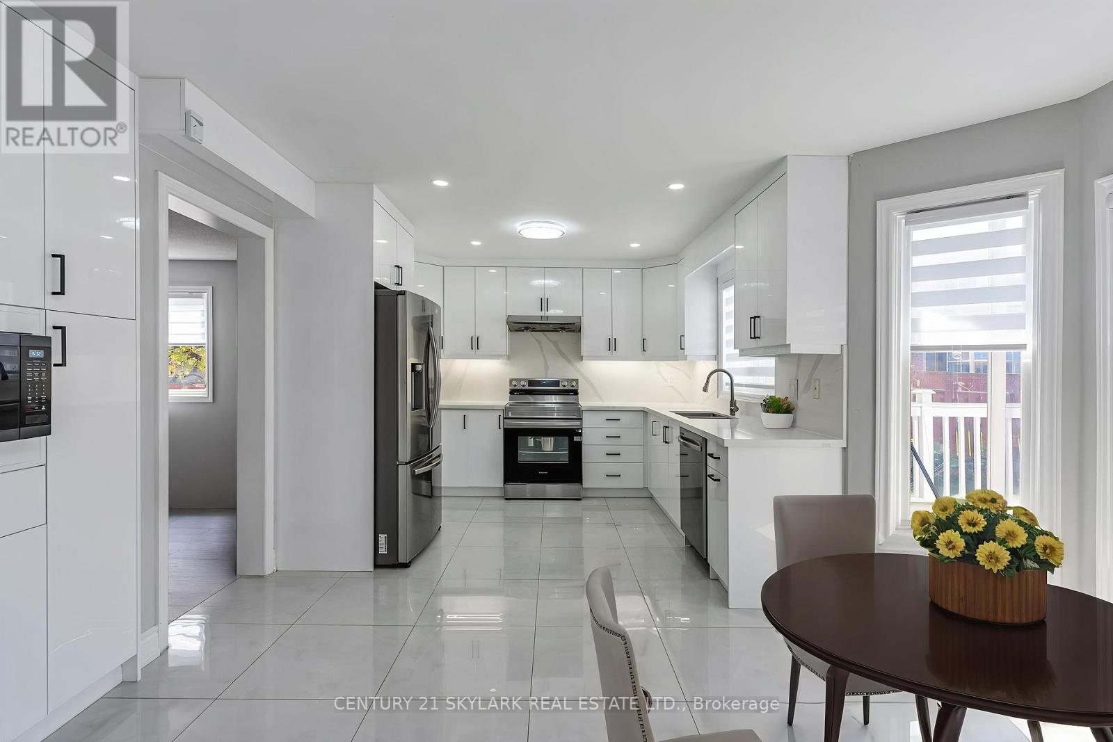 4 Moonstone Court, Brampton (Fletcher's Creek South), Ontario  L6Y 4Z8 - Photo 14 - W12413061