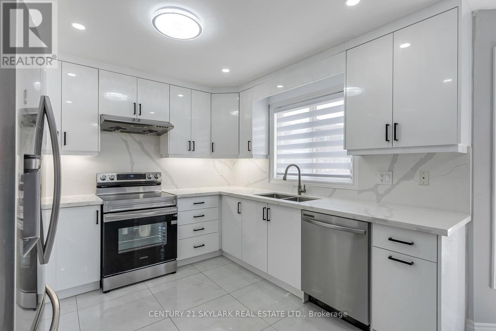 4 Moonstone Court, Brampton (Fletcher's Creek South), Ontario  L6Y 4Z8 - Photo 16 - W12413061