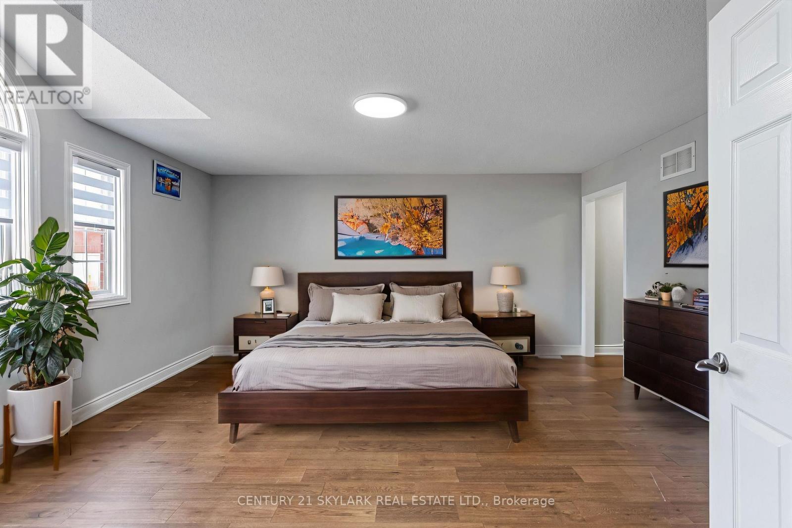 4 Moonstone Court, Brampton (Fletcher's Creek South), Ontario  L6Y 4Z8 - Photo 17 - W12413061