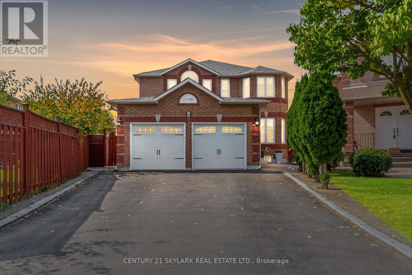 4 Moonstone Court, Brampton (Fletcher's Creek South), Ontario  L6Y 4Z8 - Photo 2 - W12413061