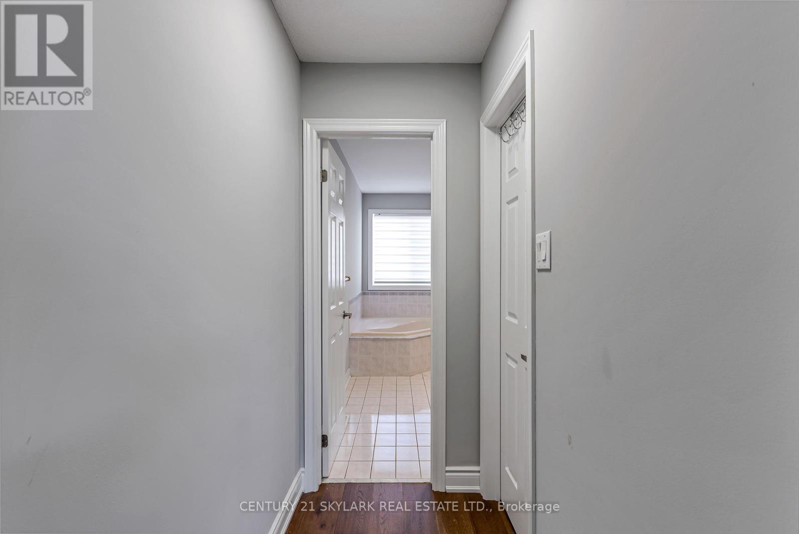 4 Moonstone Court, Brampton (Fletcher's Creek South), Ontario  L6Y 4Z8 - Photo 20 - W12413061