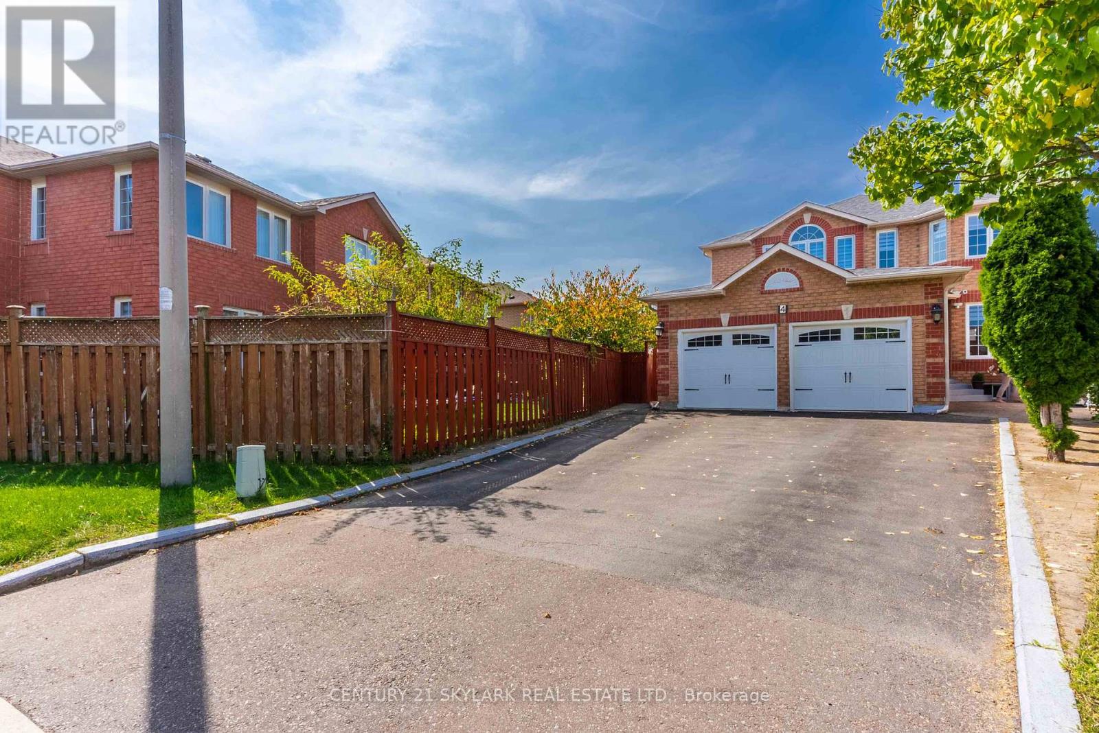 4 Moonstone Court, Brampton (Fletcher's Creek South), Ontario  L6Y 4Z8 - Photo 3 - W12413061