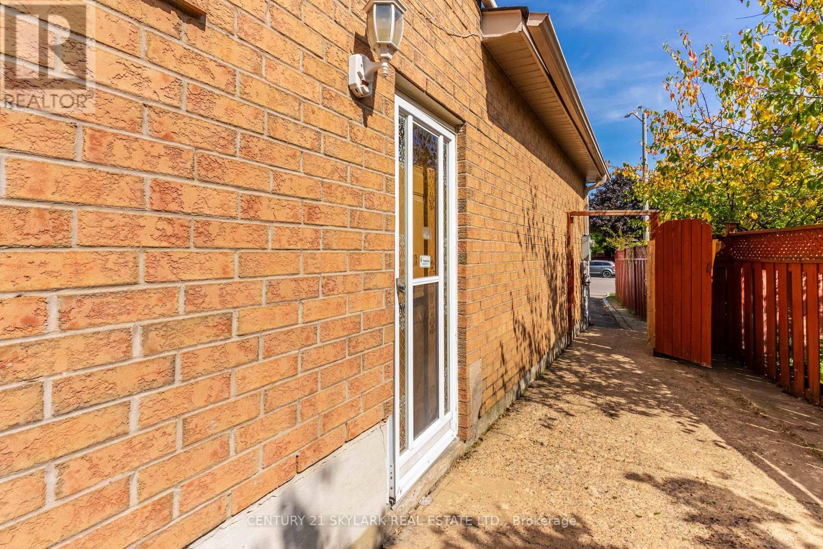 4 Moonstone Court, Brampton (Fletcher's Creek South), Ontario  L6Y 4Z8 - Photo 36 - W12413061