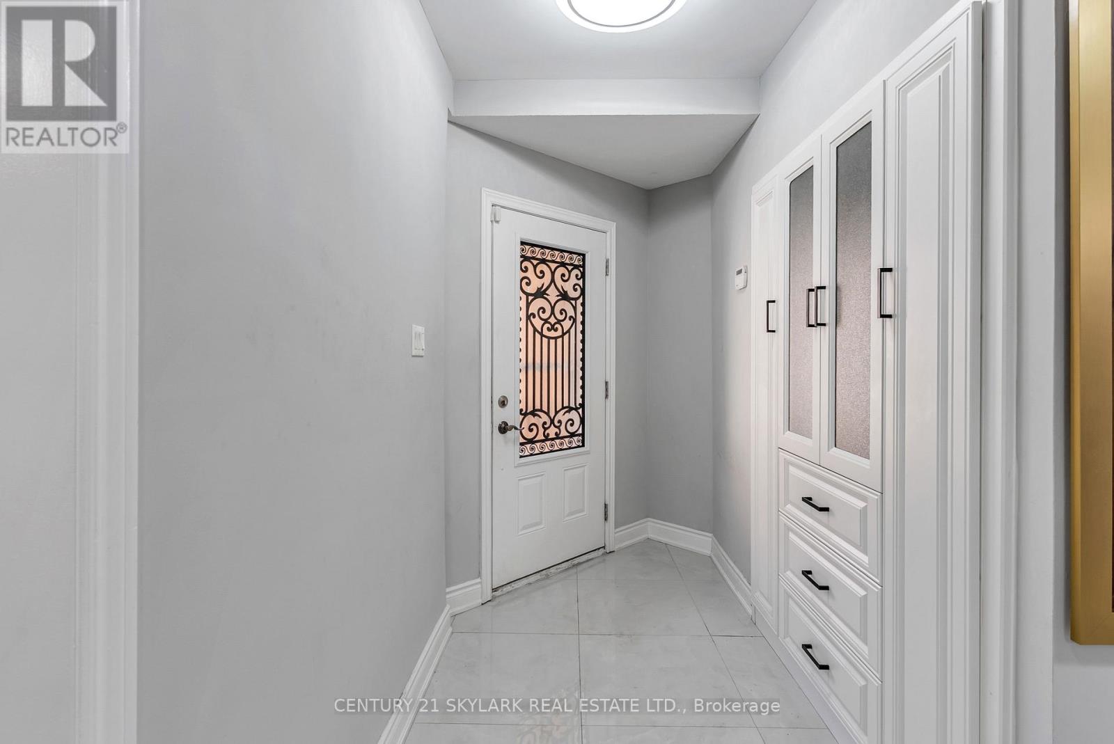 4 Moonstone Court, Brampton (Fletcher's Creek South), Ontario  L6Y 4Z8 - Photo 5 - W12413061
