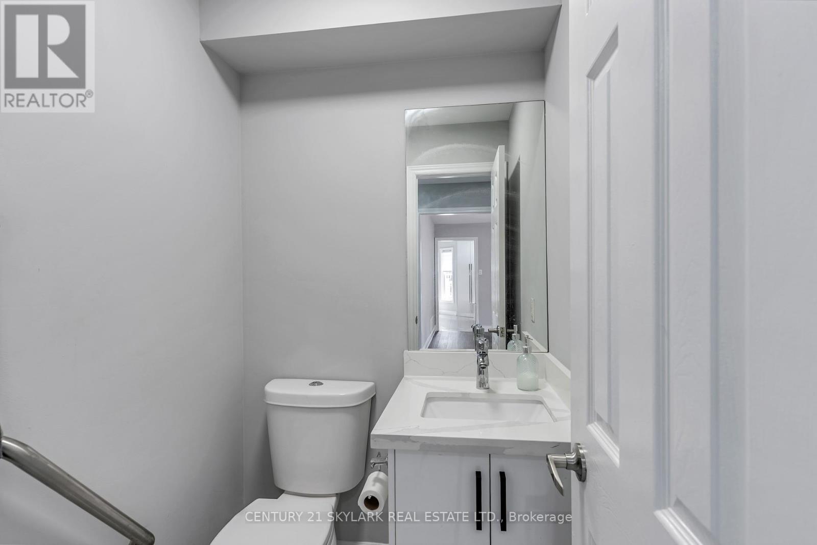 4 Moonstone Court, Brampton (Fletcher's Creek South), Ontario  L6Y 4Z8 - Photo 7 - W12413061