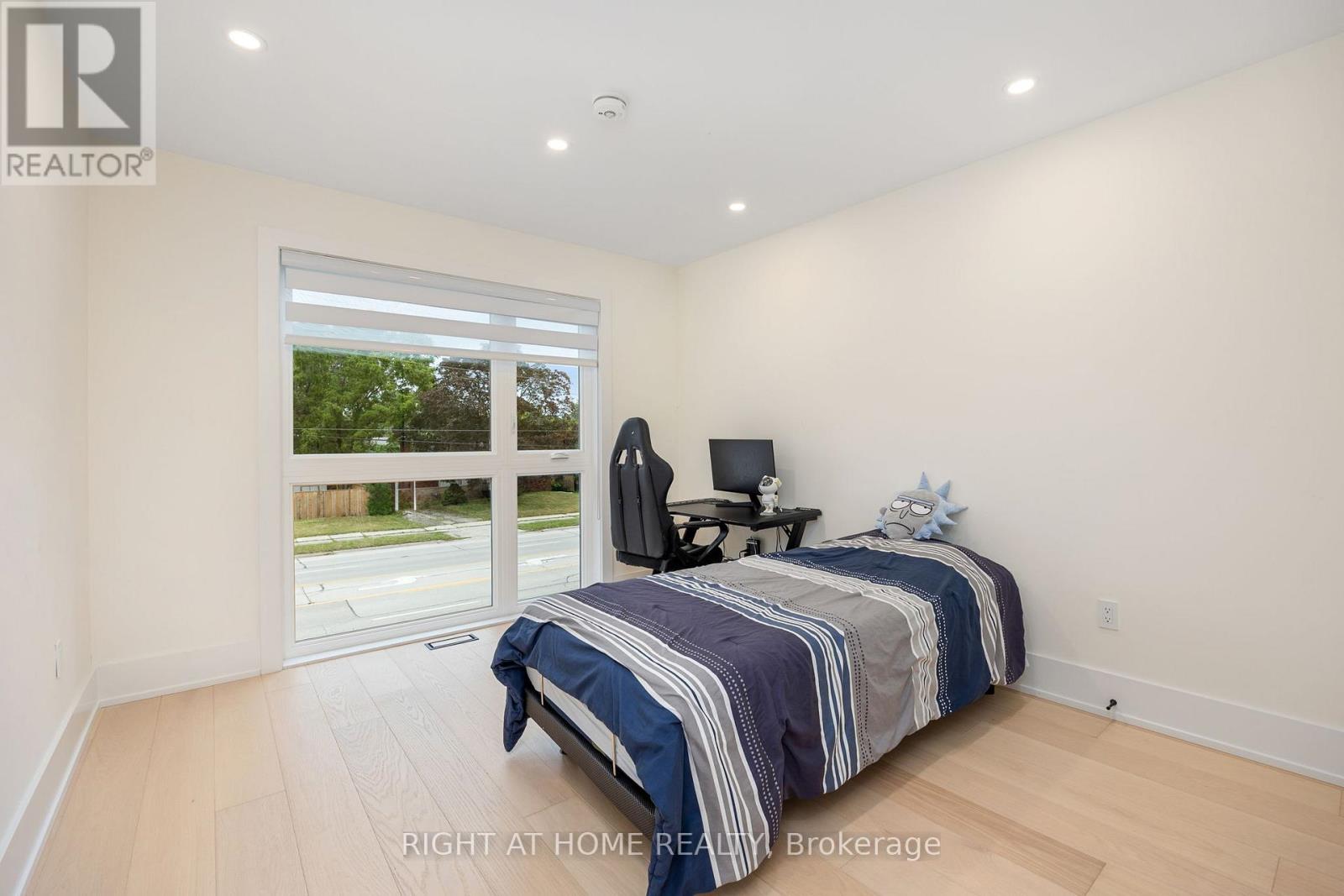 584 Walkers Line, Burlington, Ontario  L7N 2E5 - Photo 24 - W12413079