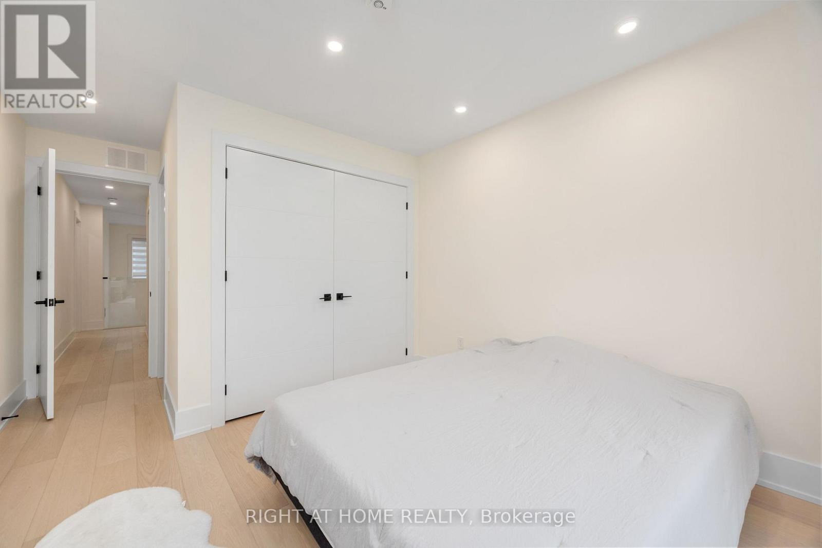 584 Walkers Line, Burlington, Ontario  L7N 2E5 - Photo 27 - W12413079