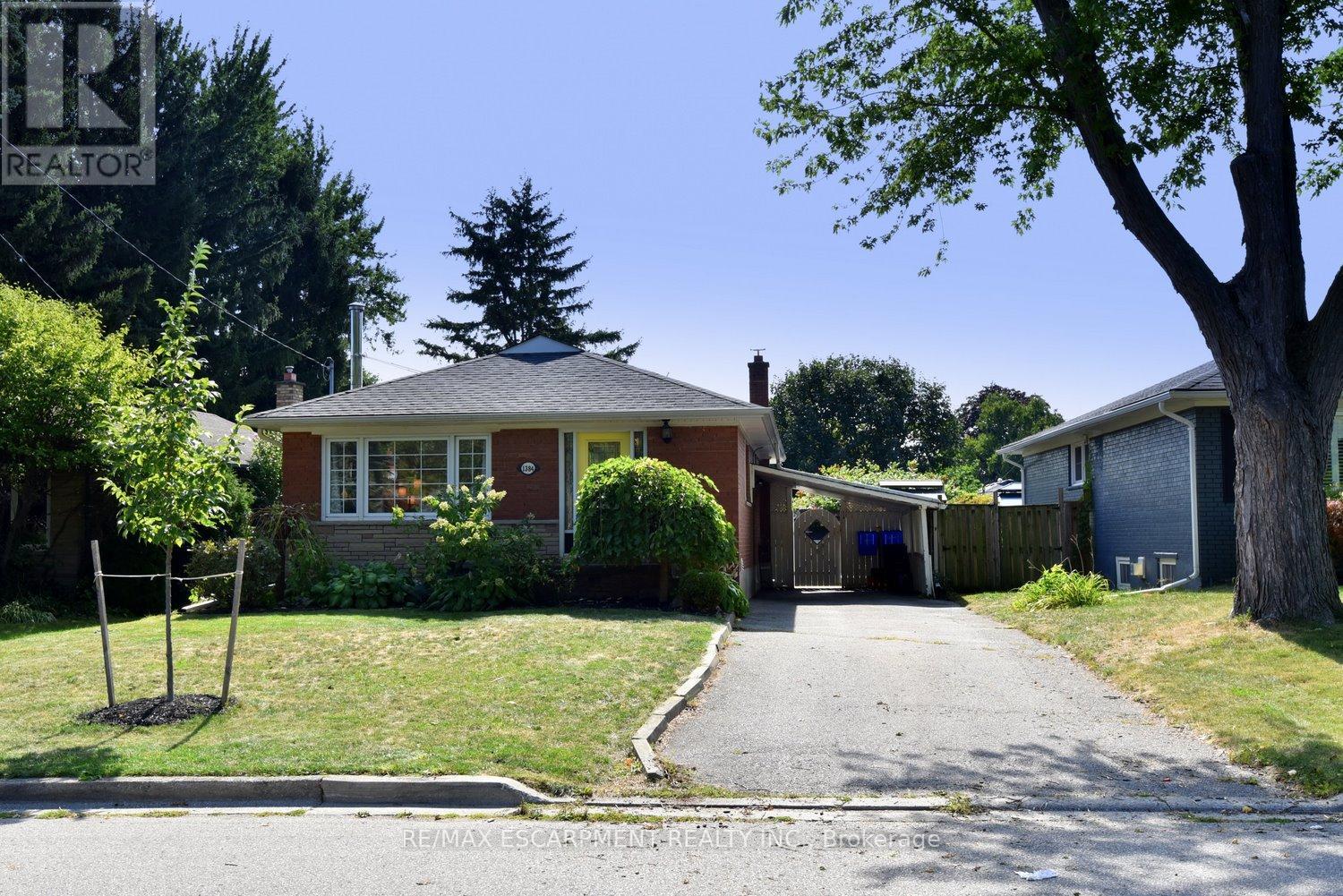 1384 Niels Avenue, Burlington, Ontario  L7P 2E4 - Photo 1 - W12413143