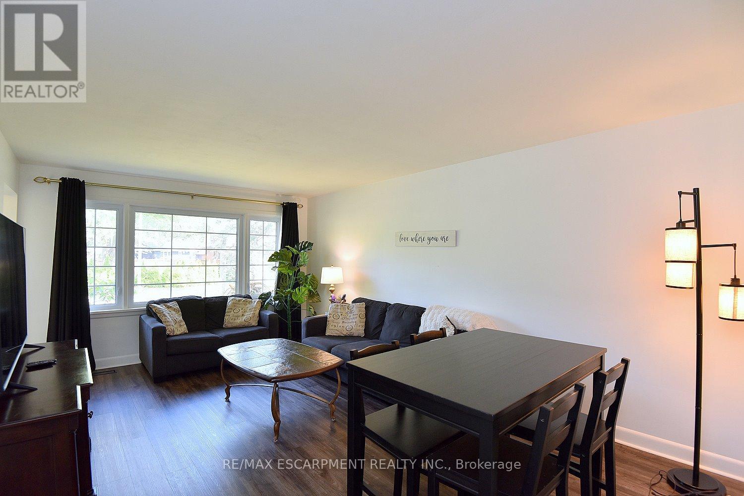 1384 Niels Avenue, Burlington, Ontario  L7P 2E4 - Photo 12 - W12413143