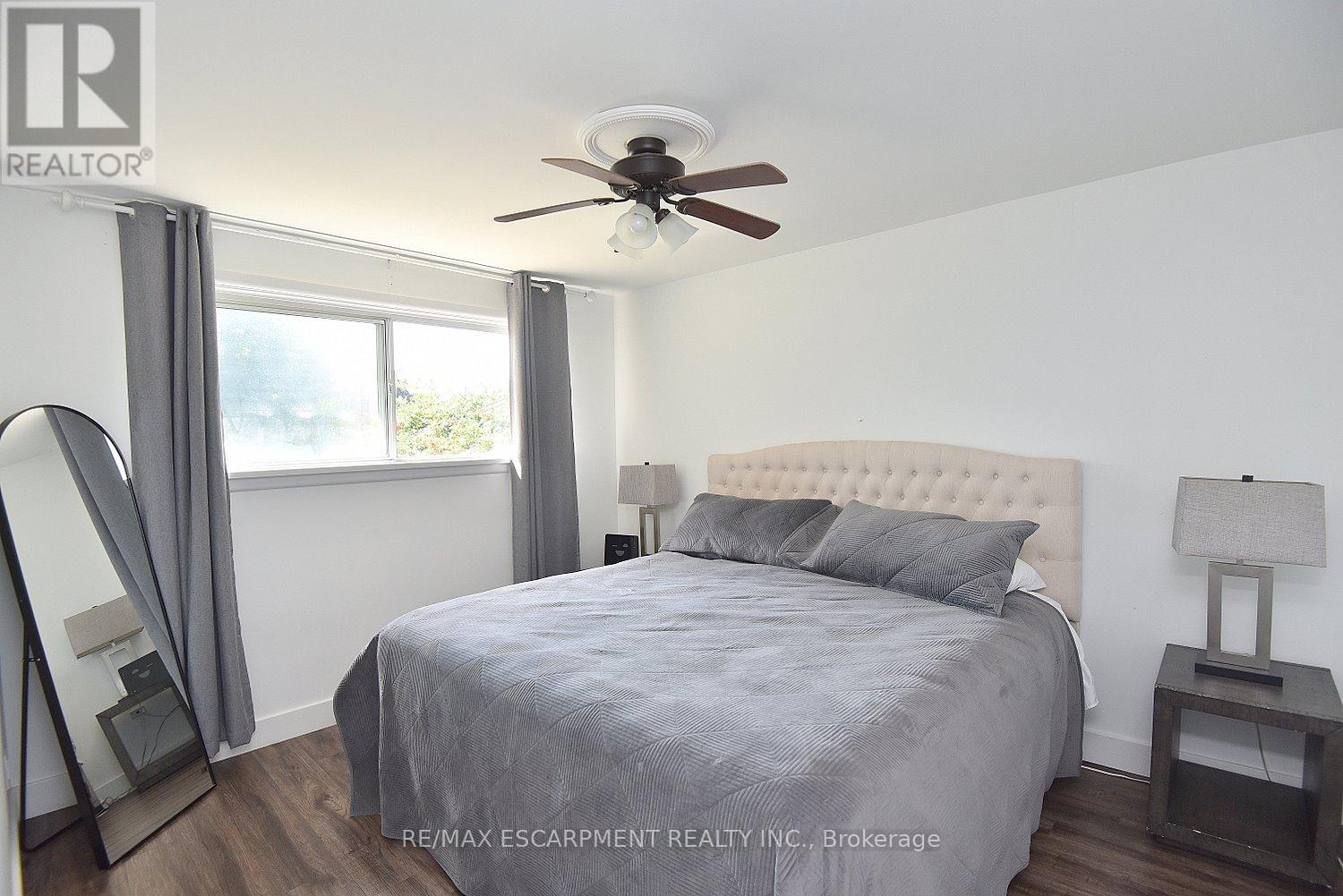 1384 Niels Avenue, Burlington, Ontario  L7P 2E4 - Photo 19 - W12413143