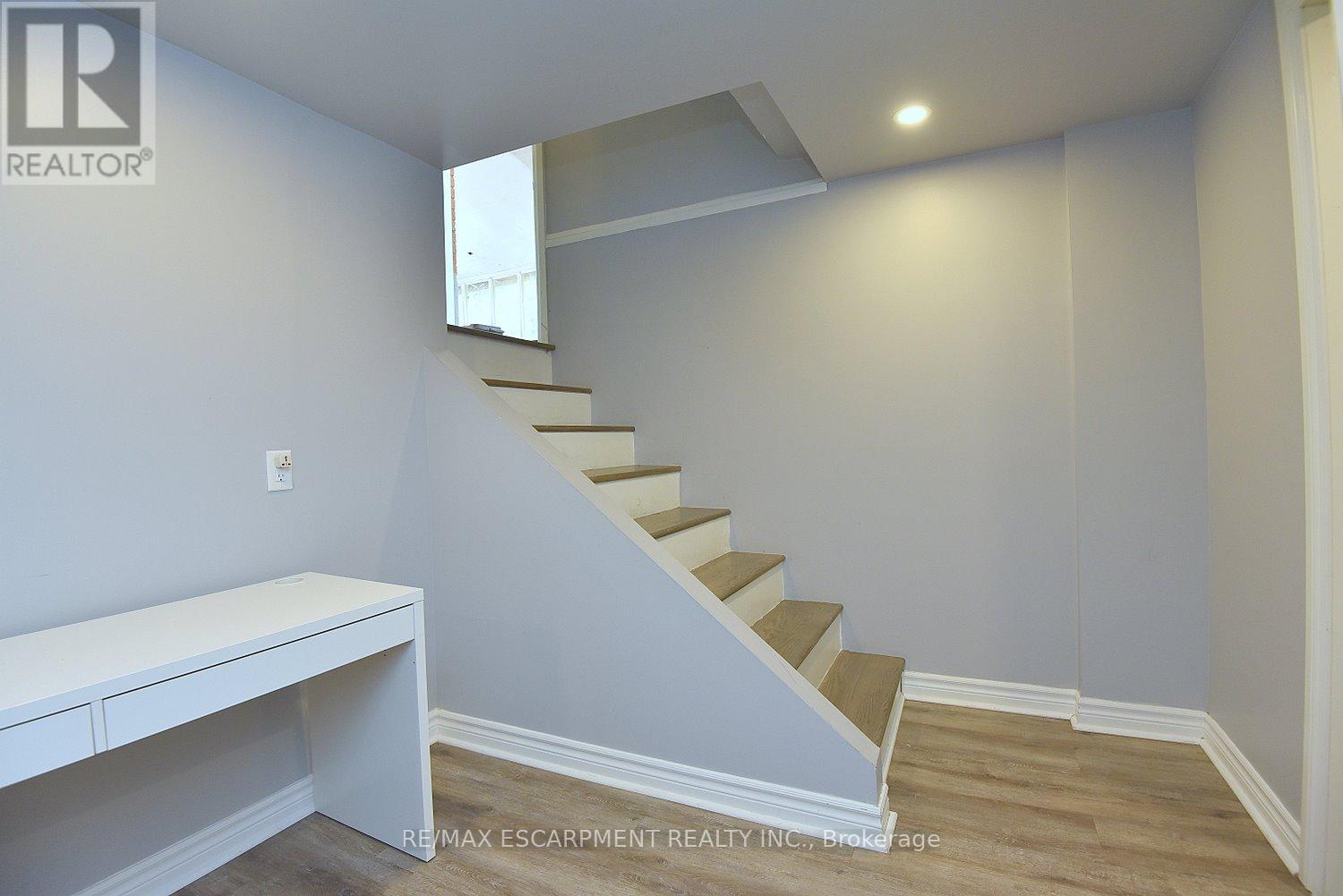 1384 Niels Avenue, Burlington, Ontario  L7P 2E4 - Photo 25 - W12413143