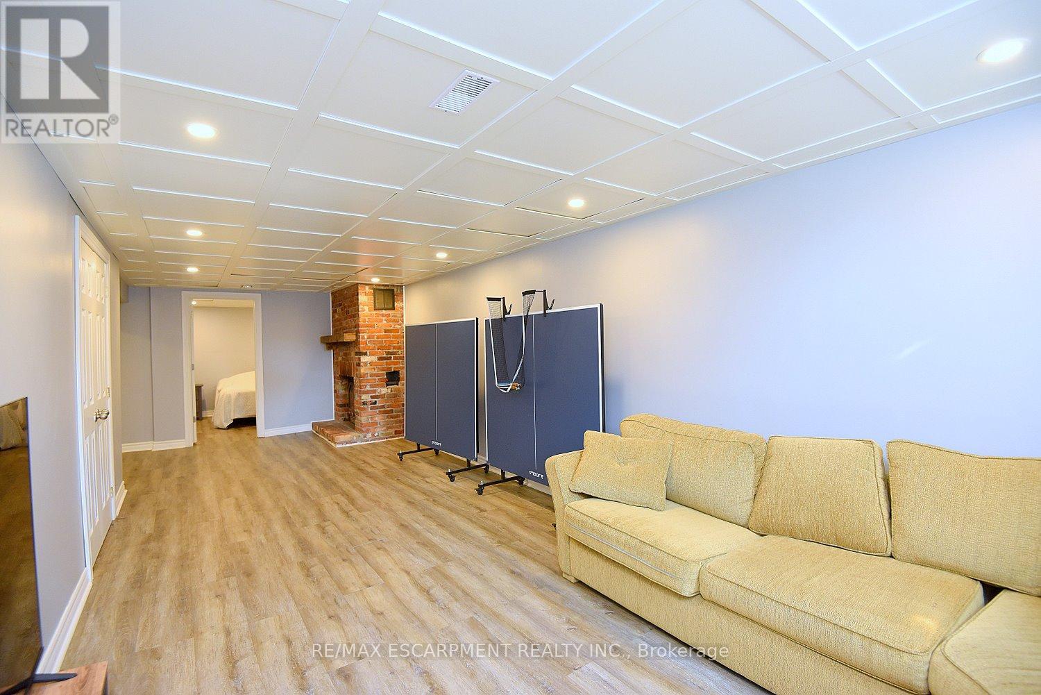 1384 Niels Avenue, Burlington, Ontario  L7P 2E4 - Photo 28 - W12413143