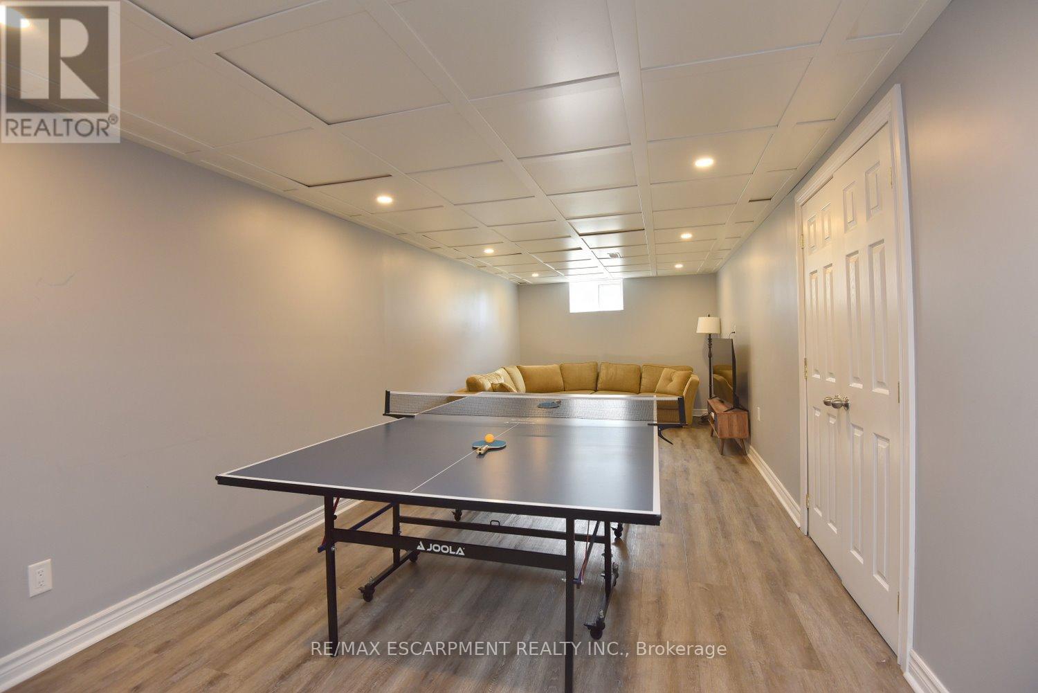 1384 Niels Avenue, Burlington, Ontario  L7P 2E4 - Photo 30 - W12413143