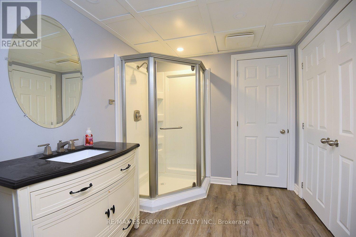 1384 Niels Avenue, Burlington, Ontario  L7P 2E4 - Photo 31 - W12413143