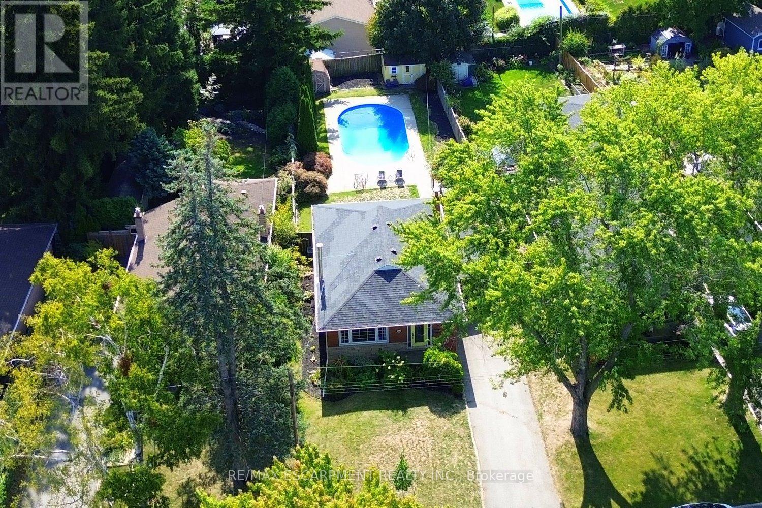 1384 Niels Avenue, Burlington, Ontario  L7P 2E4 - Photo 4 - W12413143