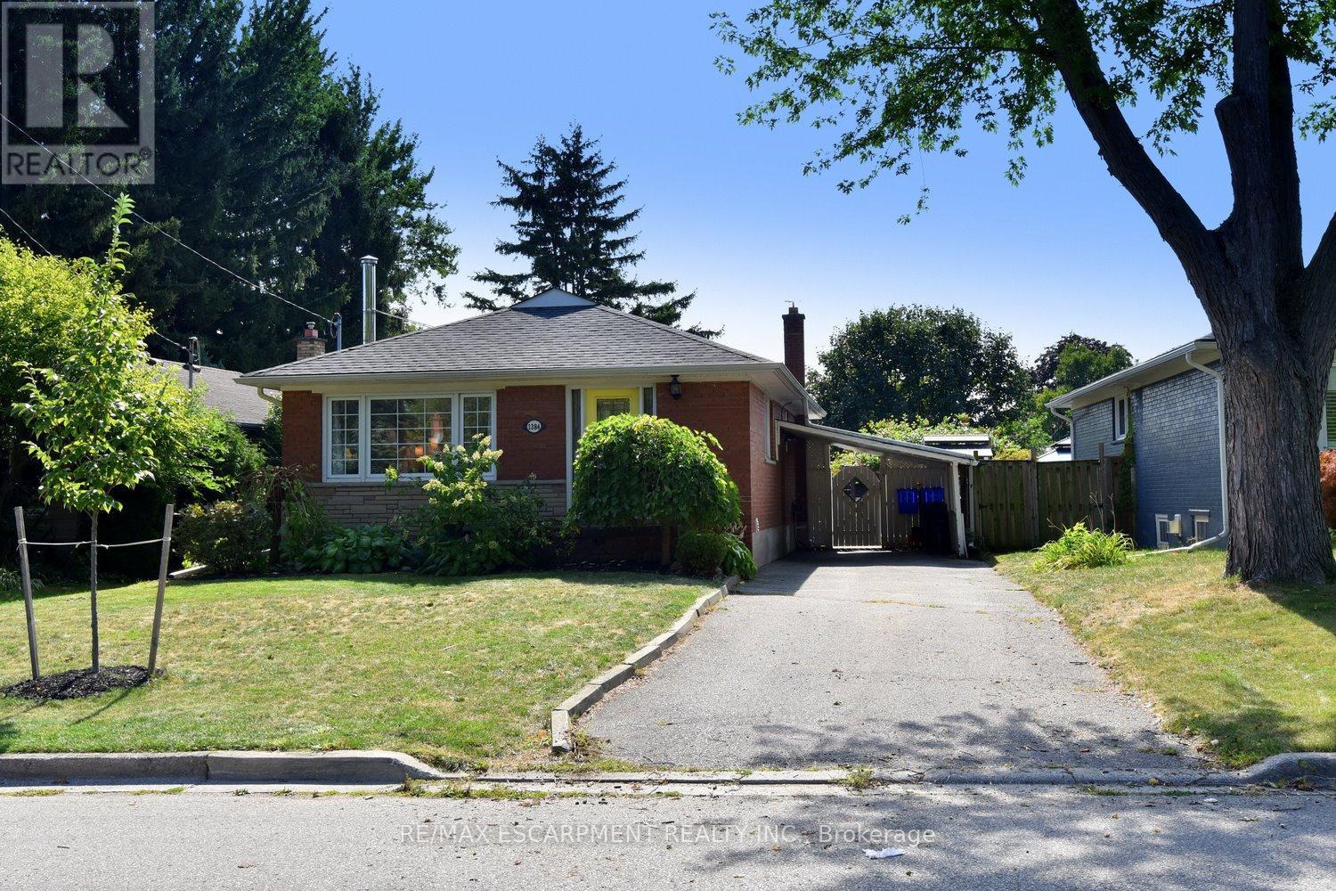 1384 Niels Avenue, Burlington, Ontario  L7P 2E4 - Photo 5 - W12413143