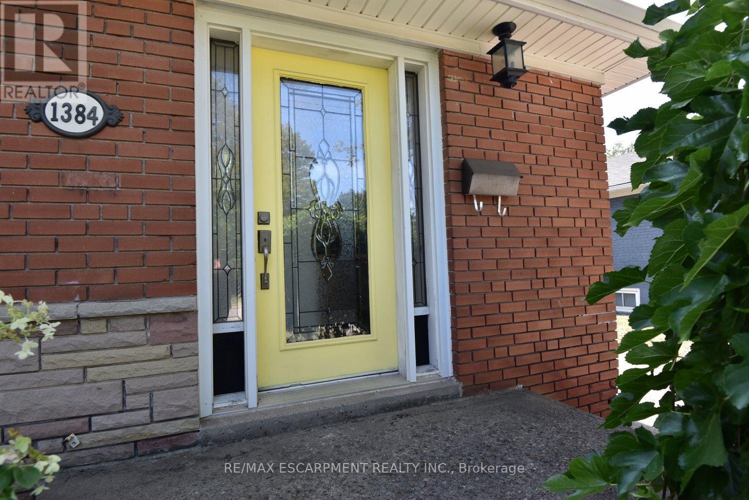 1384 Niels Avenue, Burlington, Ontario  L7P 2E4 - Photo 7 - W12413143