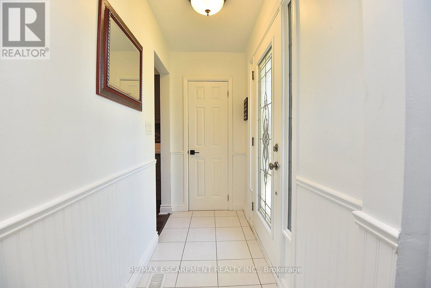 1384 Niels Avenue, Burlington, Ontario  L7P 2E4 - Photo 8 - W12413143