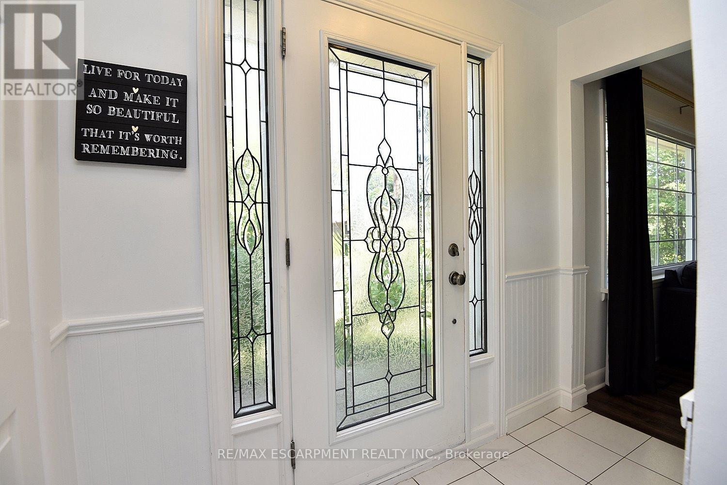 1384 Niels Avenue, Burlington, Ontario  L7P 2E4 - Photo 9 - W12413143