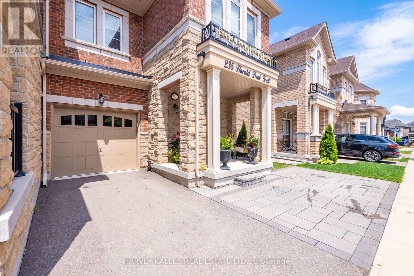 235 Harold Dent Trail N, Oakville, Ontario  L6M 1S3 - Photo 4 - W12413158