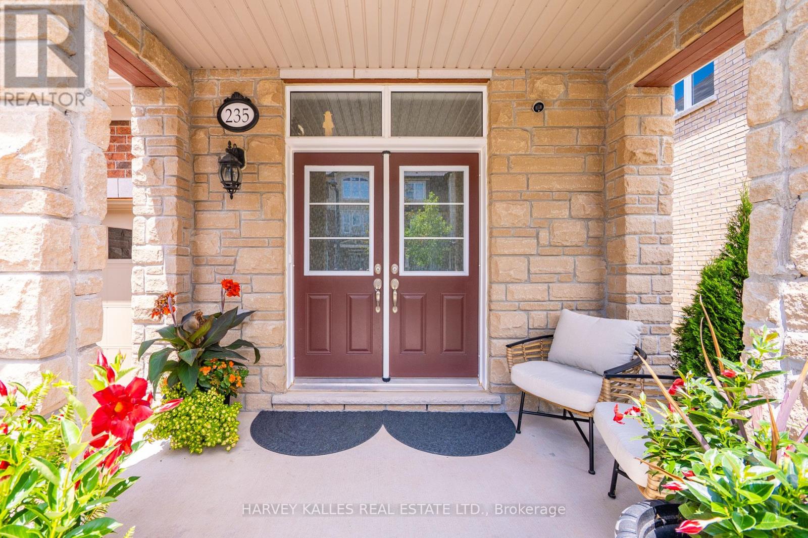 235 Harold Dent Trail N, Oakville, Ontario  L6M 1S3 - Photo 5 - W12413158
