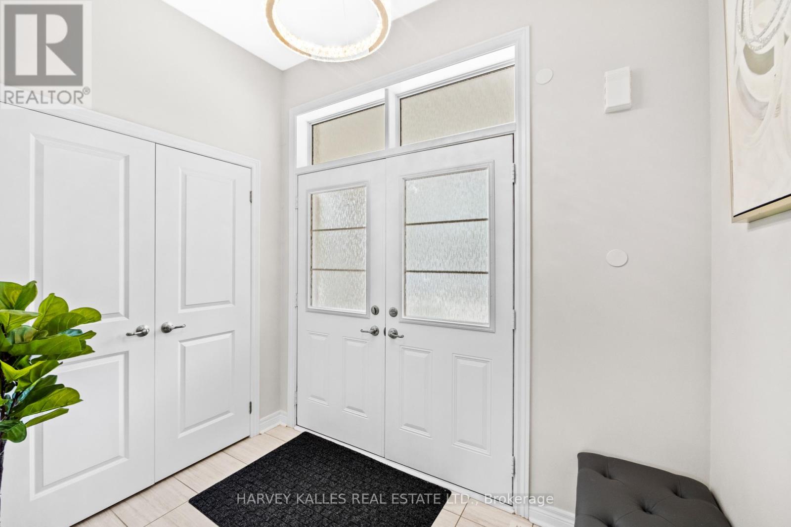 235 Harold Dent Trail N, Oakville, Ontario  L6M 1S3 - Photo 6 - W12413158