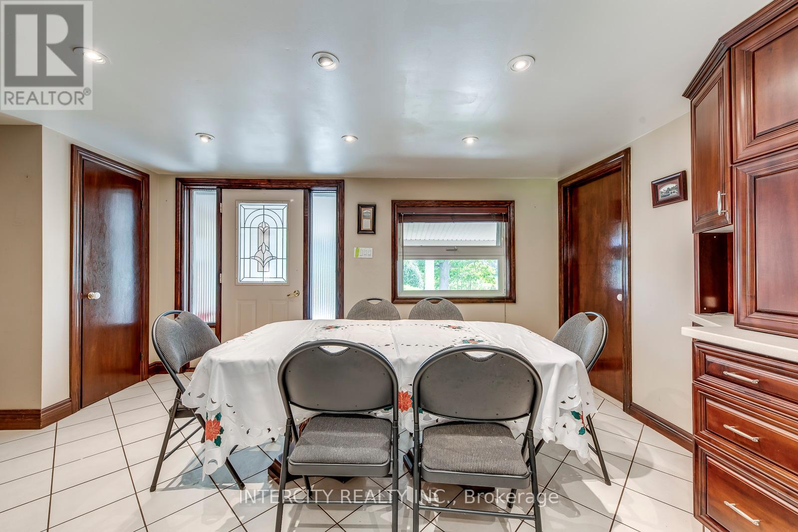 2764 Governors Road, Hamilton, Ontario  L0R 1T0 - Photo 10 - X12413063