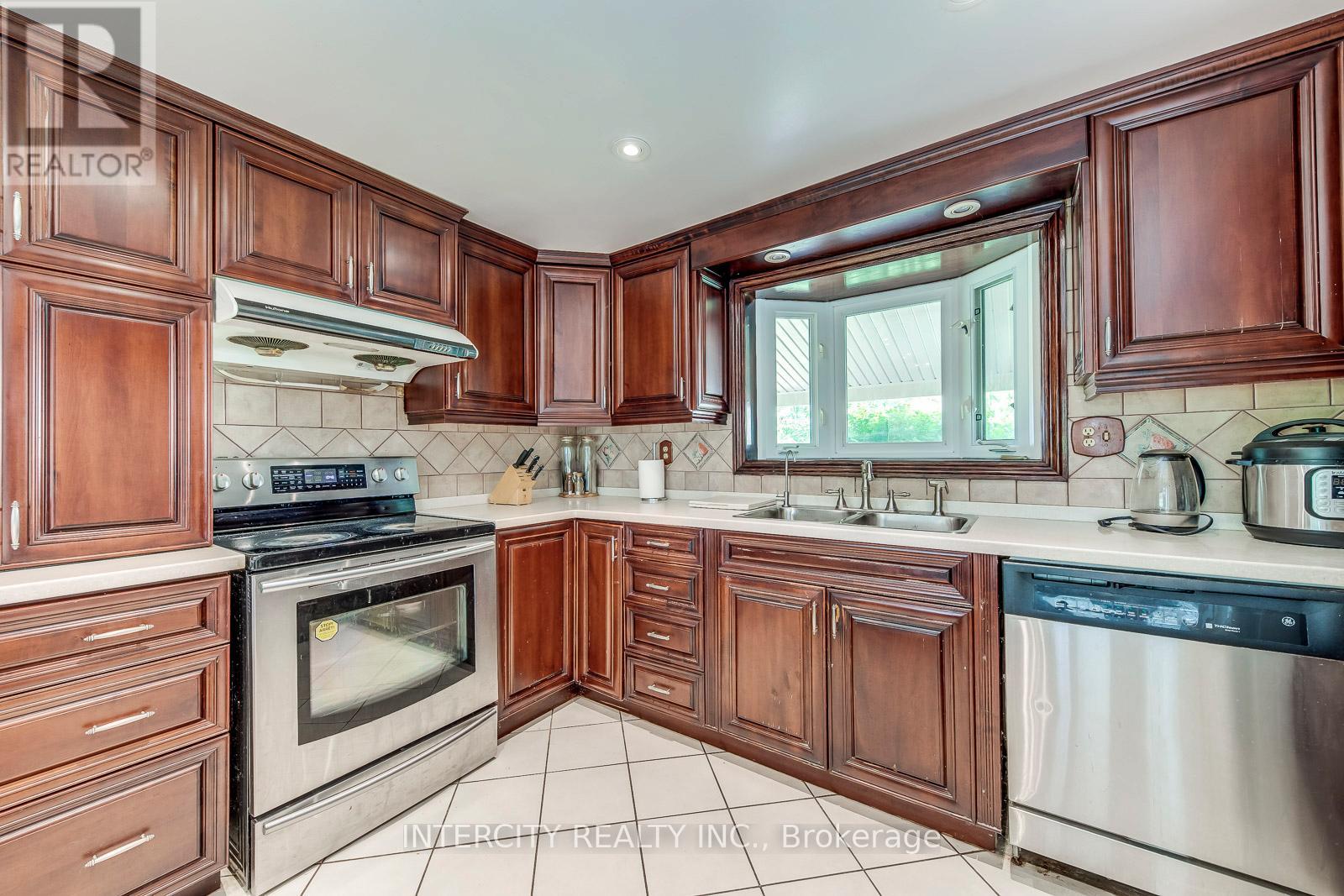 2764 Governors Road, Hamilton, Ontario  L0R 1T0 - Photo 11 - X12413063
