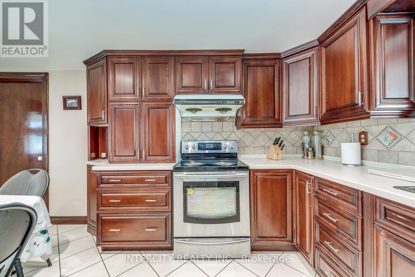 2764 Governors Road, Hamilton, Ontario  L0R 1T0 - Photo 12 - X12413063